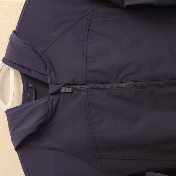 π¦Lululemon On the Fly Jacket in Midnight Navy - Picture 8 of 16